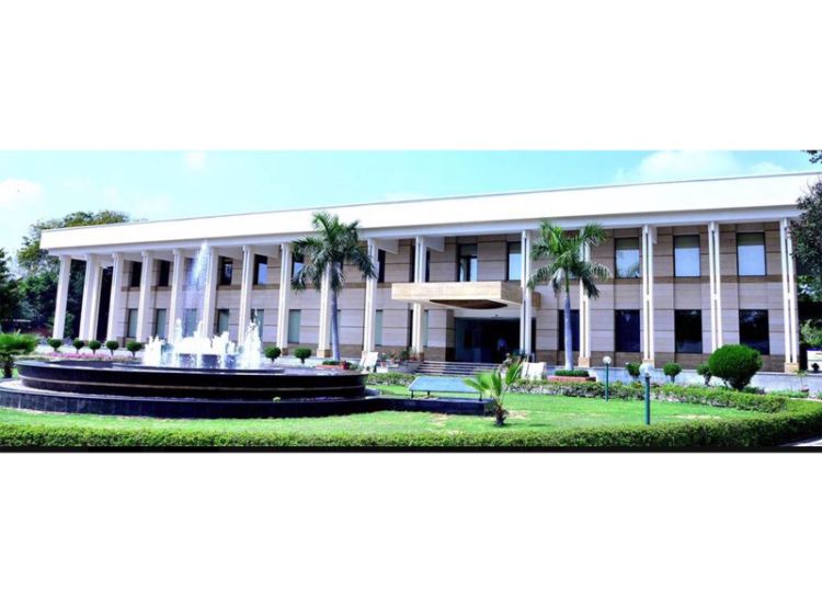 أفغانستان تعيّن نور أحمد نور في سفارتها لدى الهند