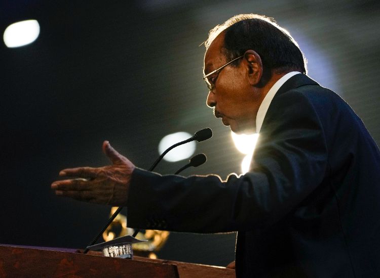 دوفال يدعو إلى الثأر للتاريخ ببناء هند قوية