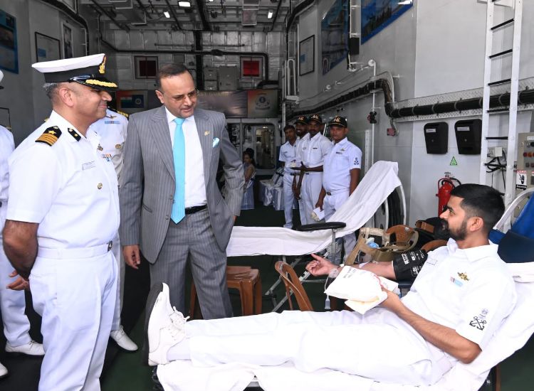 الهند تنظّم حملة تبرّع بالدم على متن سفينة خفر السواحل في موريشيوس تأكيدًا لالتزامها الإنساني