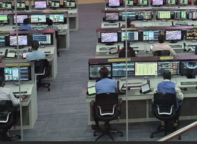 المسح الاقتصادي يبرز قطاع الخدمات كعمود فقري للنمو ويدعو إلى تعزيز المهارات والابتكار