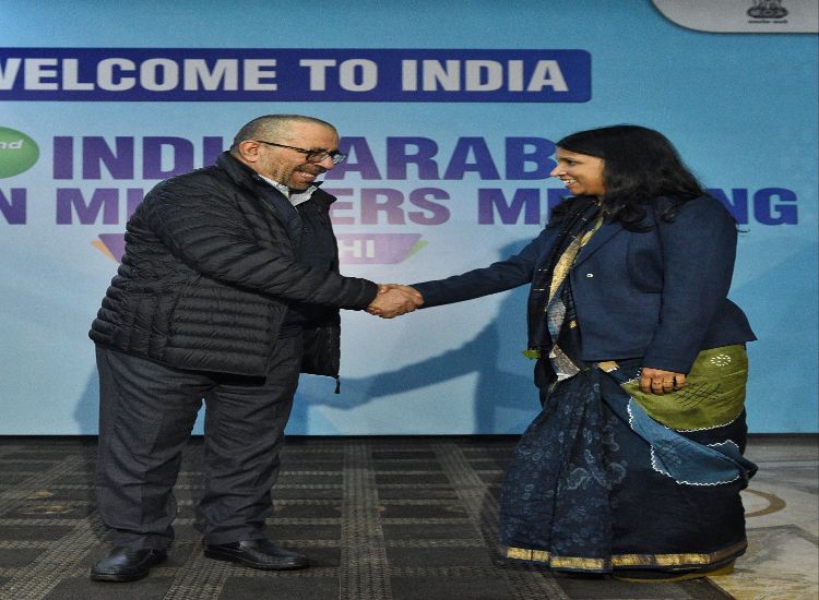 خليفة بن شاهين المرر يصل نيودلهي للمشاركة في الاجتماع الثاني لوزراء خارجية الهند والدول العربية