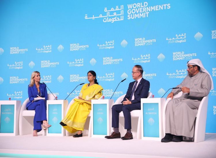 أنوبريا باتيل تشارك في جلسة حوارية 