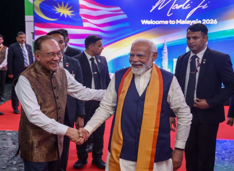 رئيس الوزراء مودي يشارك في فعالية 