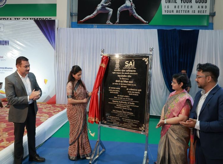 وضع حجر الأساس لقاعة 