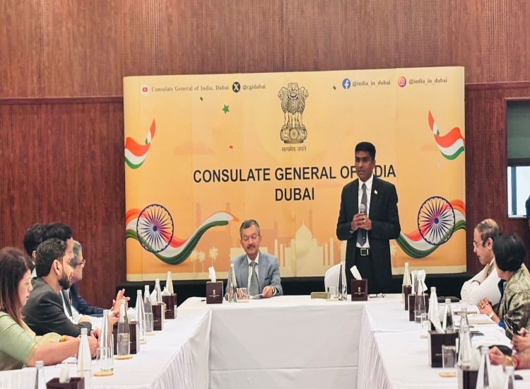 السفير الهندي يبحث مع وفد اتحاد الصناعات الهندية تعزيز التعاون في التكنولوجيا الطبية بالإمارات