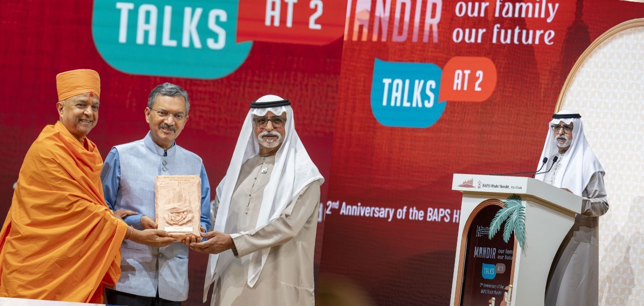 وزير التسامح والتعايش الإماراتي يشهد احتفال معبد بابس الهندوسي بالذكرى الثانية لتأسيسه