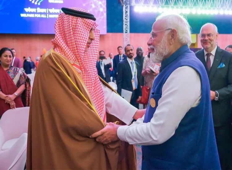 رئيس الوزراء مودي يجتمع مع رئيس وفد السعودية المشارِك في قمة تأثير الذكاء الاصطناعي