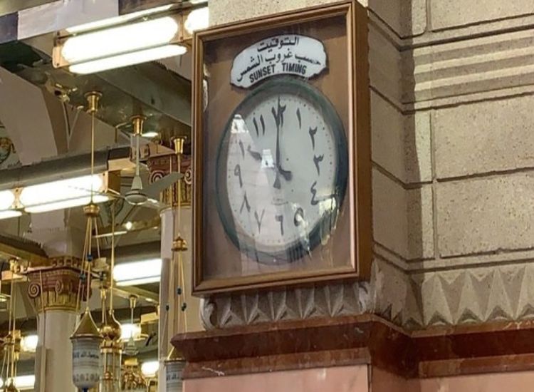 المسجد النبوي يحتفظ بساعة تاريخية تعكس تطور علم التوقيت