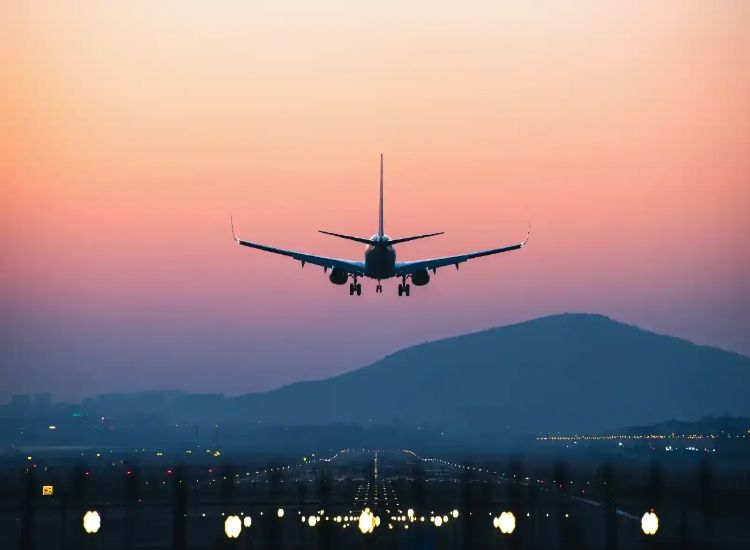 الهند تراقب حركة الطيران مع غرب آسيا وتزيد الرحلات لإعادة المسافرين