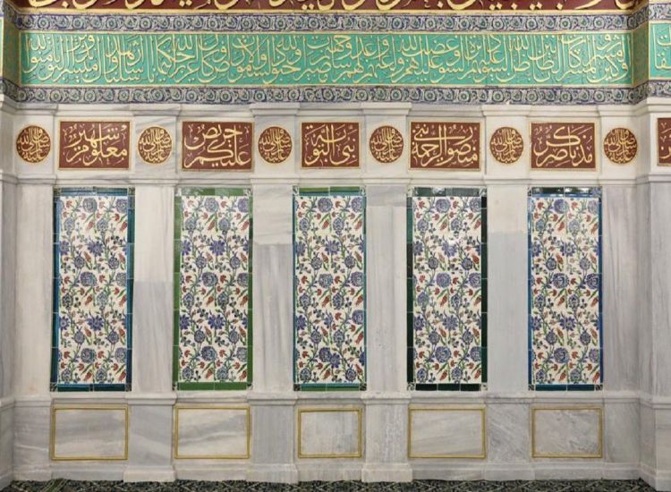 الجدار القبلي في المسجد النبوي.. تحفة فنية تعكس جمال العمارة الإسلامية