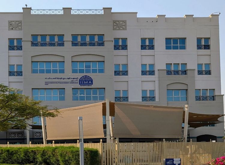 تصاعد التوترات في غرب آسيا يدفع IIMA لنقل طلاب دبي إلى أحمد آباد