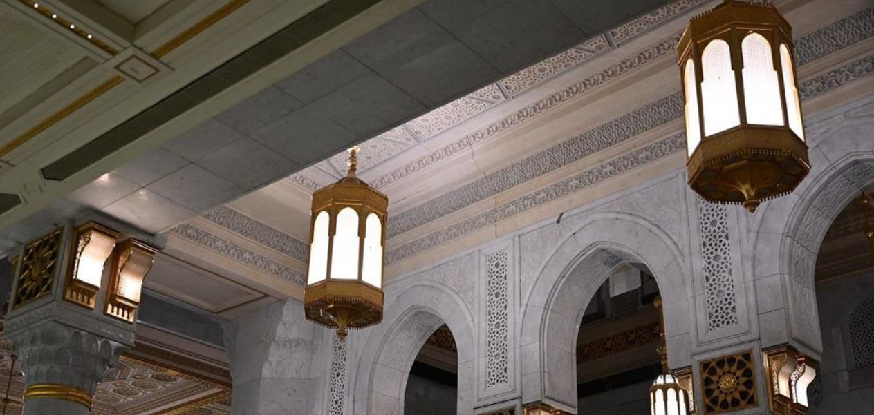 ثريات وقناديل المسجد الحرام.. جمالٌ معماري يعكس روح الفن الإسلامي