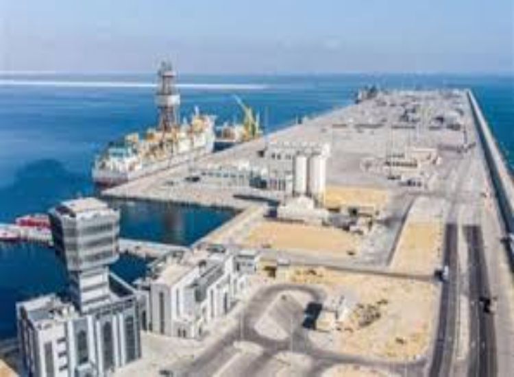 إصابة شخص إثر استهداف ميناء صلالة في عمان بطائرتين مسيرتين