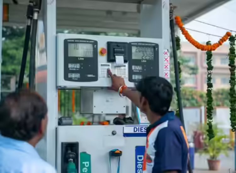 الحكومة: توفر كميات كافية من البنزين والديزل في جميع محطات الوقود بالبلاد