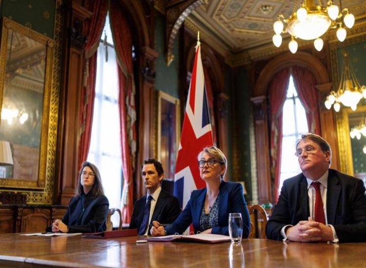 سكرتير الخارجية يمثّل الهندَ في اجتماع عقده وزير الخارجية البريطاني لبحث الأوضاع في غرب آسيا