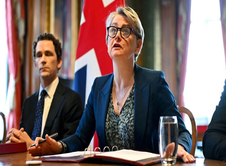 بريطانيا تعقد اجتماعًا دوليًا يشدّد على ضرورة إعادة فتح مضيق هرمز فورا دون شروط