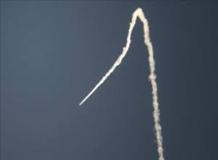 وزارة الداخلية البحرينية تعلن إصابة 4 أشخاص جراء سقوط شظايا مسيرة إيرانية