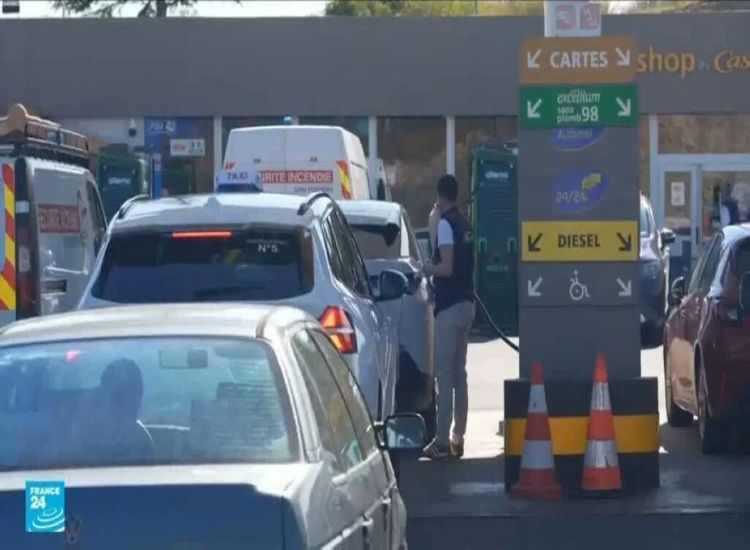 فرنسا تعلن عن خطة دعم لشركاتها المتضررة من ارتفاع أسعار الوقود