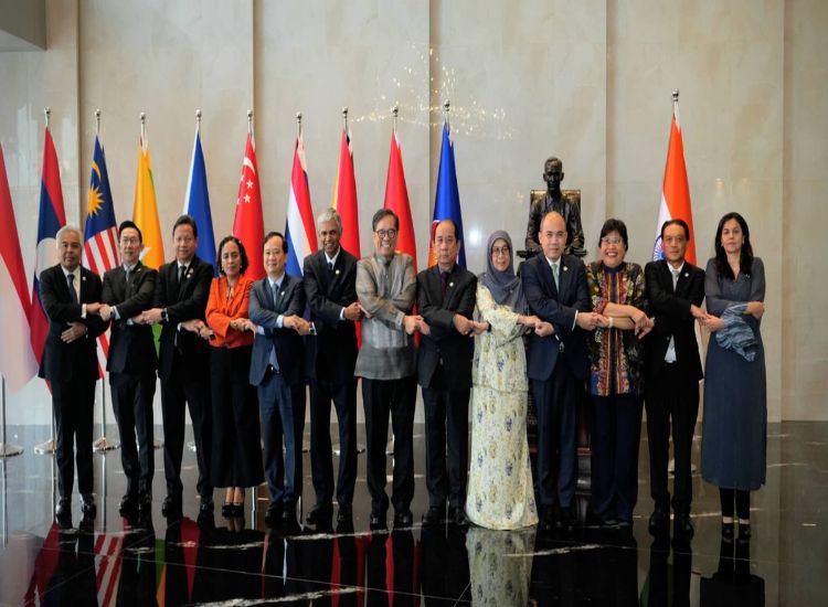 الهند وآسيان تبحثان سبل تعزيز الشراكة الإستراتيجية الشاملة خلال اجتماع كبار المسؤولين