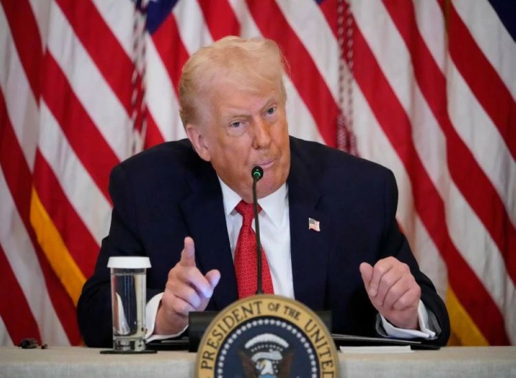 ترامب: على إيران ألا تفرض رسوم عبور على نقالات النفط في مضيق هرمز