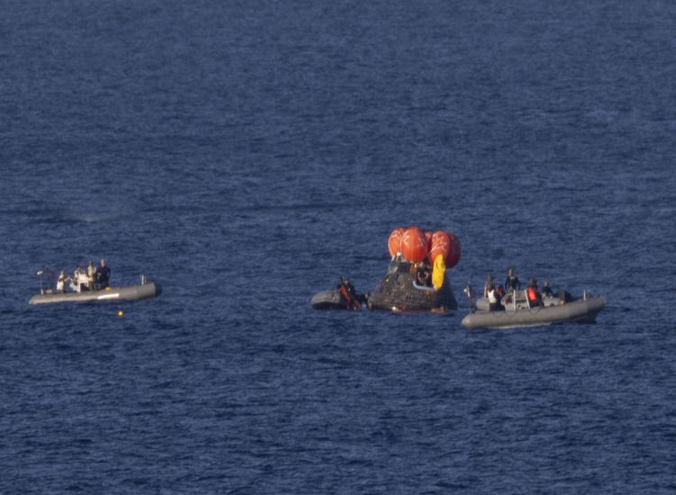 هبوط روّاد فضاء مهمة 