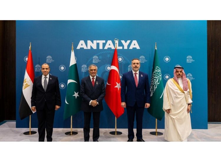 اجتماع وزراء خارجية تركيا والسعودية وباكستان ومصر في أنطاليا