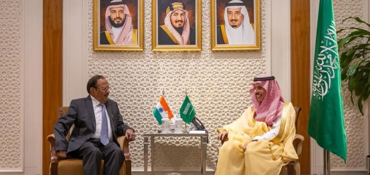 مستشار الأمن القومي دوفال ووزير الخارجية السعودي