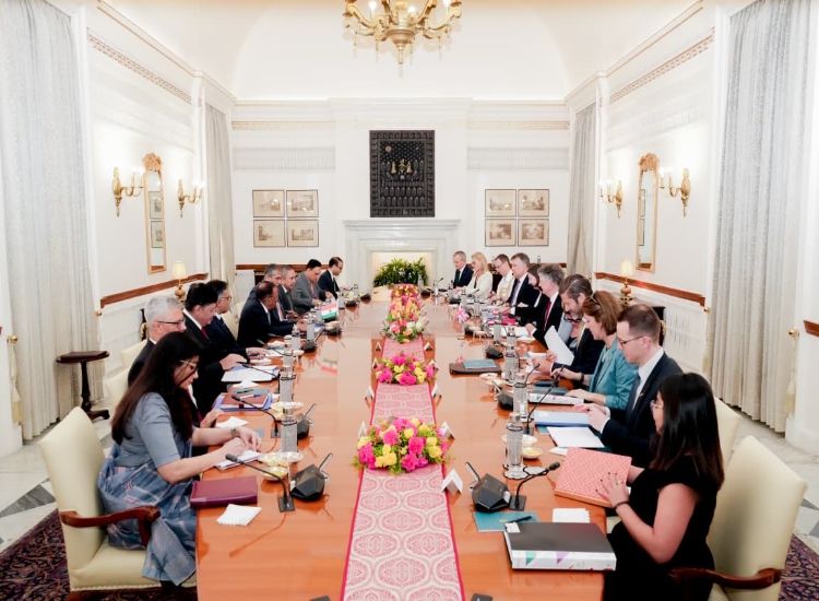 محادثات دوفال وباول تركز على الأمن الإقليمي والتحديات العالمية