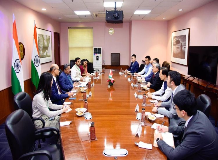 سيبي جورج يبحث الأجندة العالمية للمناخ مع المبعوث الصيني الخاص