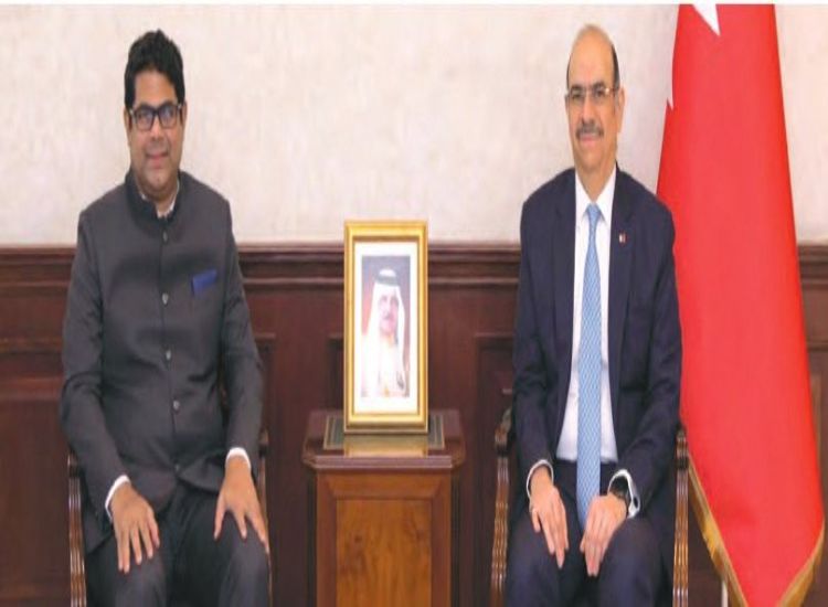 سفير الهند في البحرين يبحث تعزيز التعاون الثنائي مع وزير العمل البحريني
