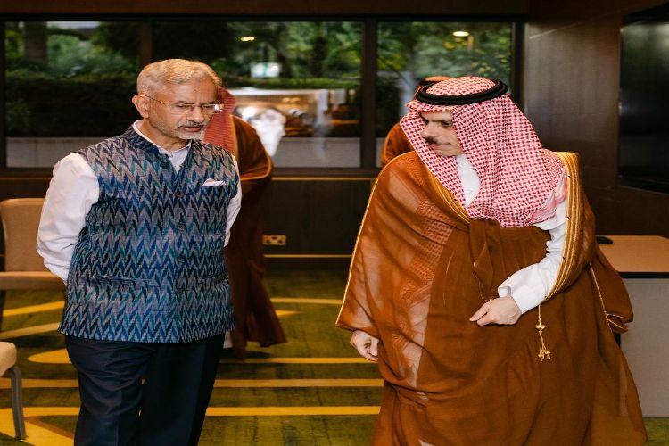 وزير الخارجية جايشانكار يلتقي نظيره السعودي في ليماسول 