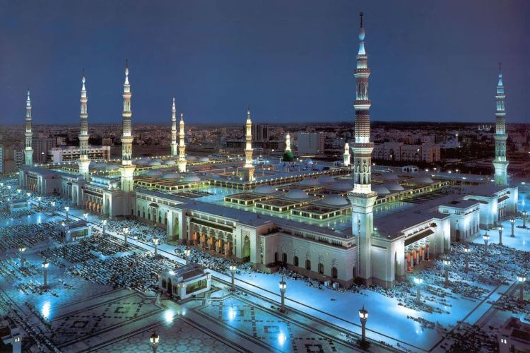  حجاج بيت الله الحرام يعيشون أجواء روحانية في المدينة المنورة بعد الحج