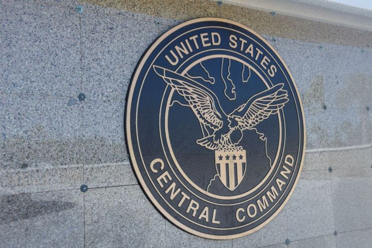 الجيش الأمريكي يعلن عن تنفيذ ضربات على مواقع إيرانية بعد إسقاط مسيرة تابعة لها