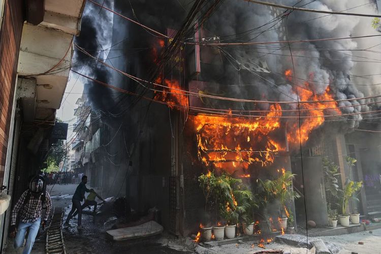مصرع 21 شخصًا إثر اندلاع حريق في فندق بجنوب دلهي