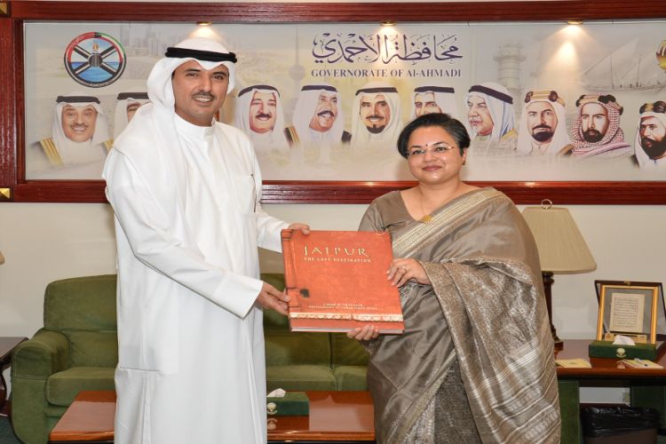 سفيرة الهند لدى الكويت تبحث مع محافظ الأحمدي العلاقات الثنائية وشؤون الجالية