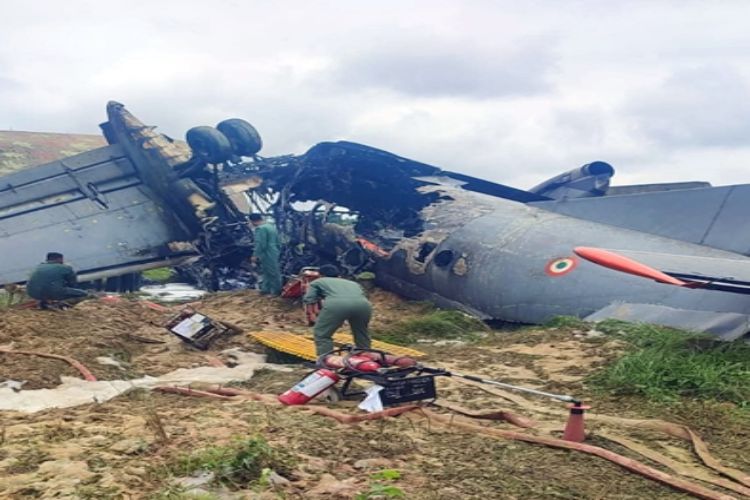 طائرة AN-32 التابعة لسلاح الجو الهندي تتعرض لحادث في قاعدة جورهات الجوية بولاية آسام