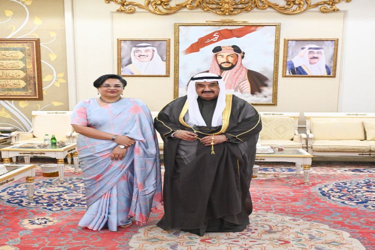 سفيرة الهند لدى الكويت تلتقي رئيس الوزراء الكويتي السابق ناصر المحمد