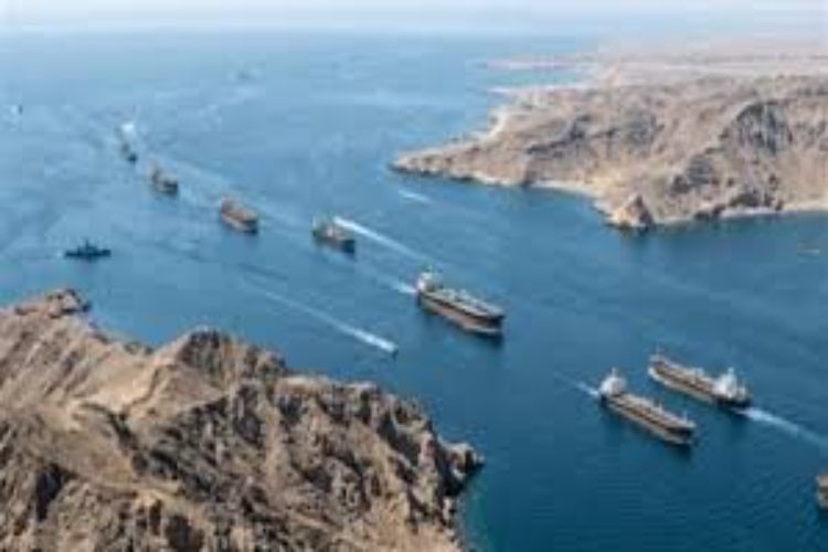 عُمان تتيح ممر عبور مؤقتًا للسفن في مضيق هرمز