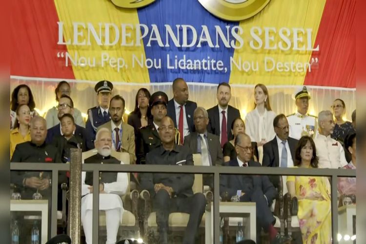رئيس الوزراء يشارك في احتفالات الذكرى الخمسين لاستقلال سيشل