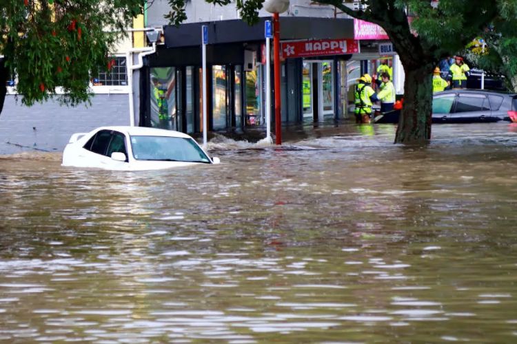 فيضانات وإجلاء السكان في مناطق بجنوب نيوزيلندا بسبب الأمطار الغزيرة