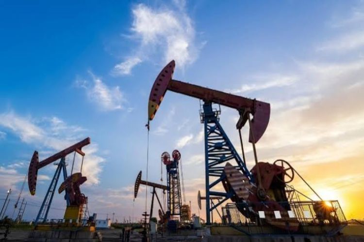 أسعار النفط ترتفع مع تجدد المخاوف بشأن اضطراب إمدادات الطاقة