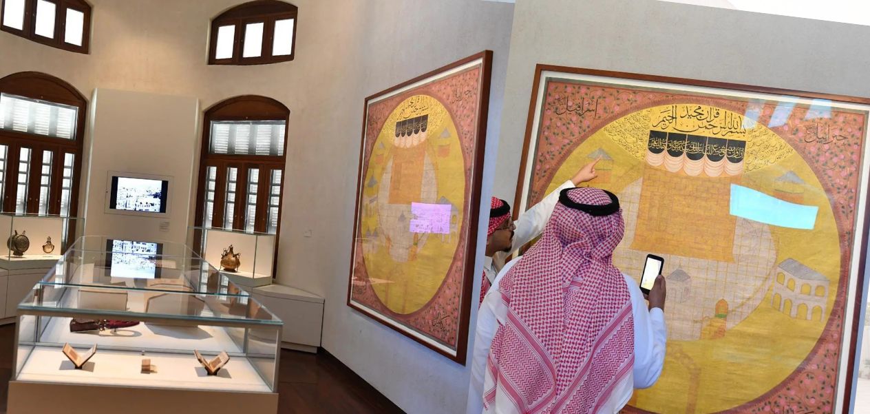 مخطوطة من الهند عمرها أكثر من 160 عامًا تبهر زوار متحف البحر الأحمر بجدة