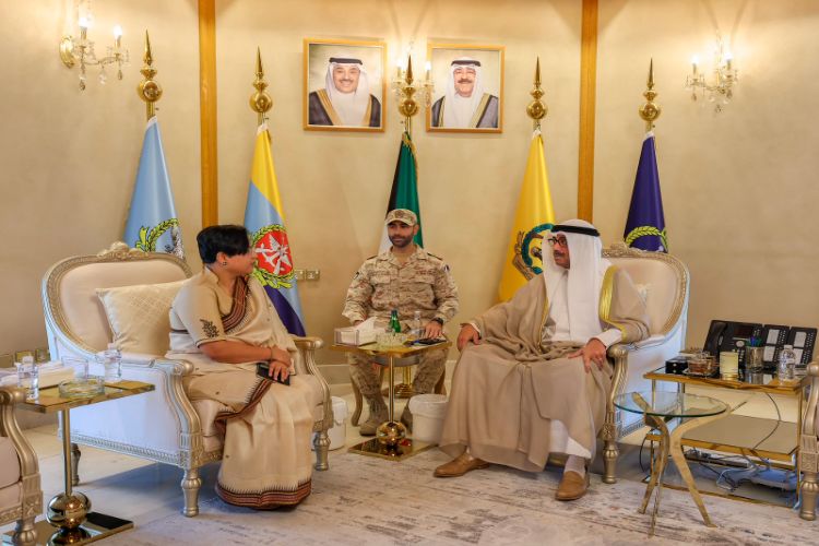 السفيرة الهندية ووزير الدفاع الكويتي يبحثان تعزيز الشراكة الإستراتيجية