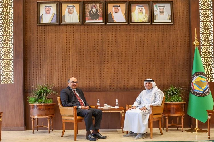 السفير فيبول يلتقي الأمين العام لمجلس التعاون الخليجي
