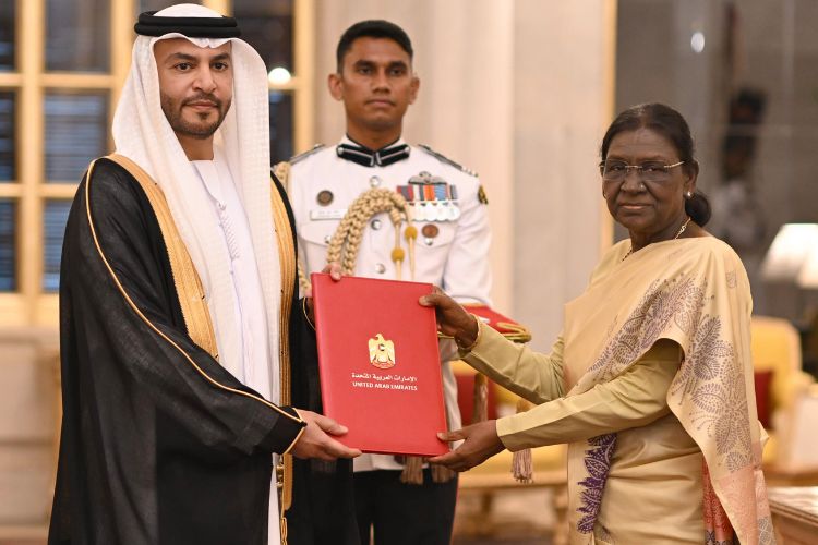 الرئيسة مورمو تتسلم أوراق اعتماد سفراء ست دول