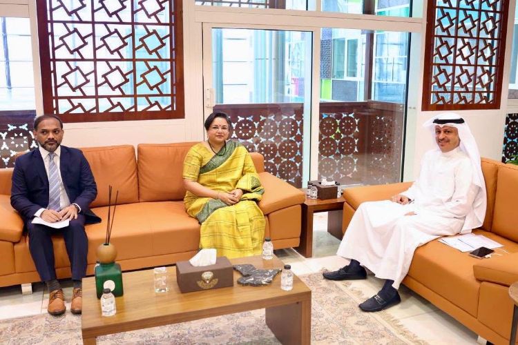 السفيرة باراميتا تريباثي تبحث مع وزير التجارة الكويتي تعزيز التعاون الاقتصادي