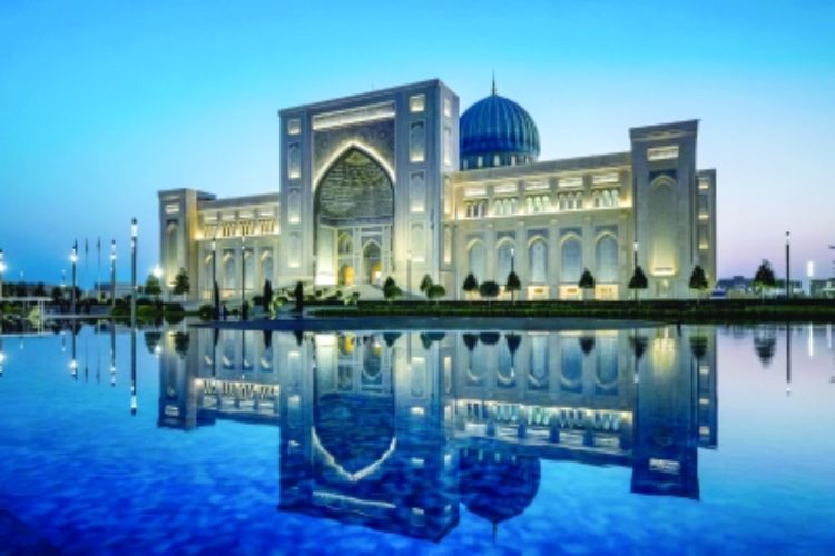 مركز الحضارة الإسلامية في طشقند يعلن مسابقة عالمية للخطاطين لإنشاء نسخة فريدة من المصحف الشريف