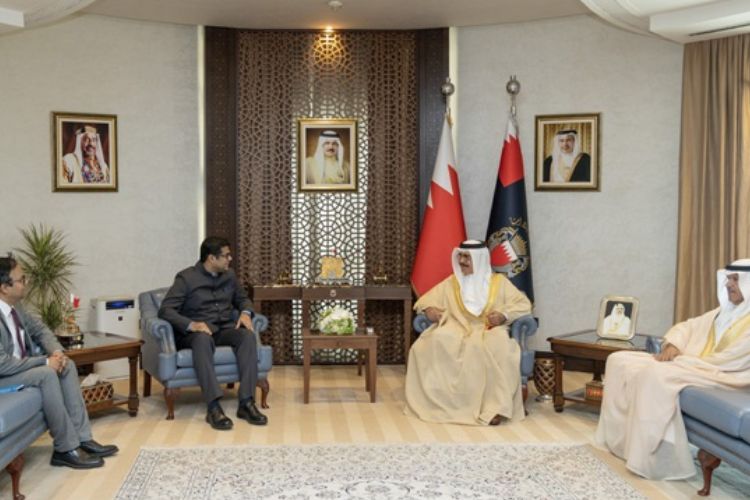 السفير الهندي يلتقي وزير الداخلية البحريني بمناسبة انتهاء فترة عمله