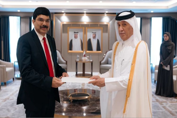 سفير الهند يسلّم أوراق اعتماده إلى وزير الدولة للشؤون الخارجية بدولة قطر
