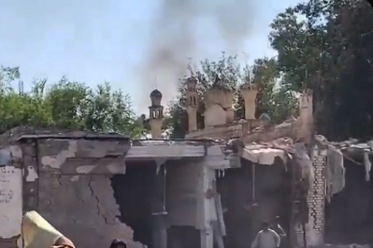 مقتل 16 شخصًا وإصابة العشرات في تفجير انتحاري أثناء صلاة الجمعة بمسجد شمال غربي باكستان
